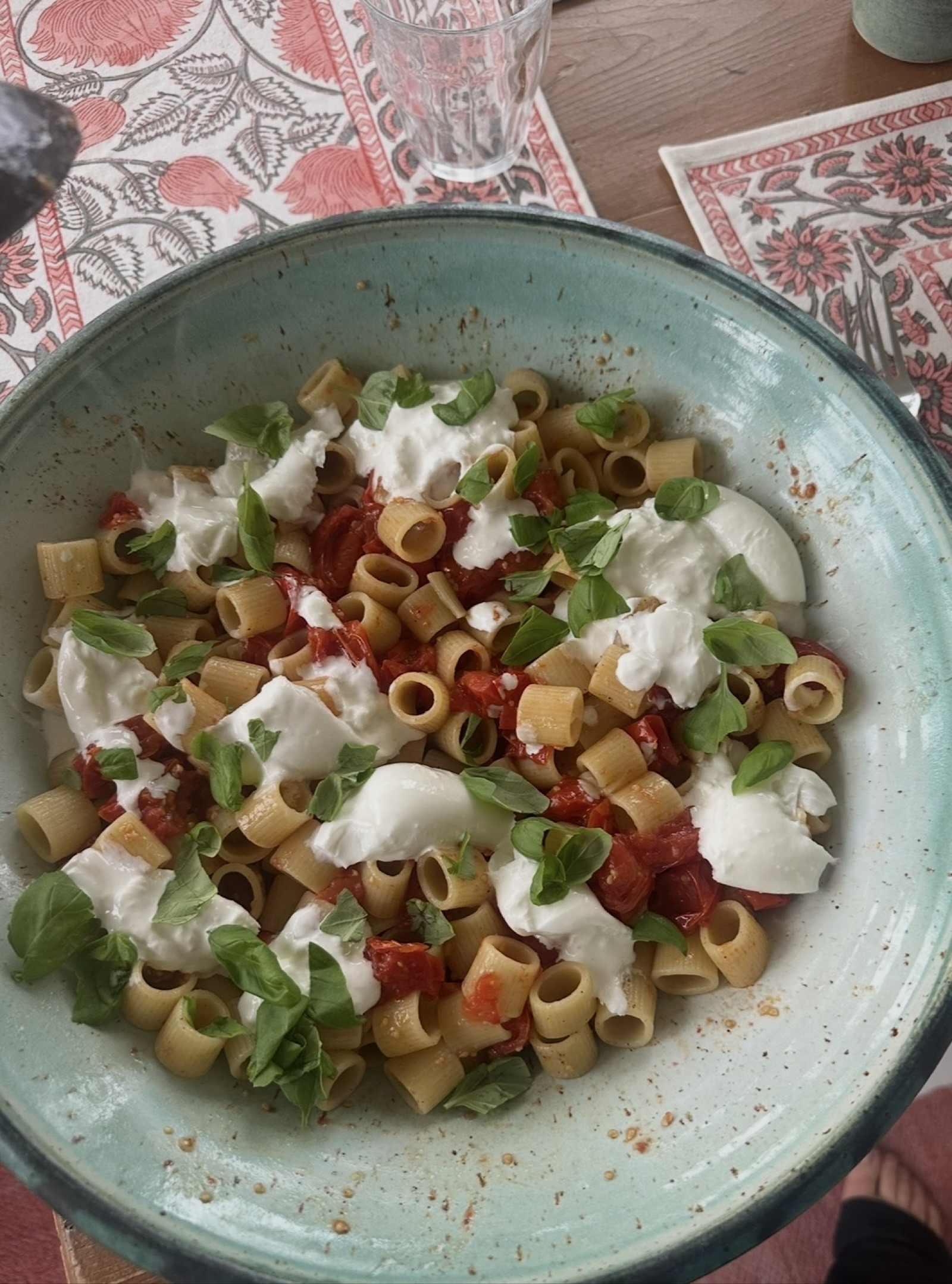 Pasta med ugnsbakade tomater och burrata 