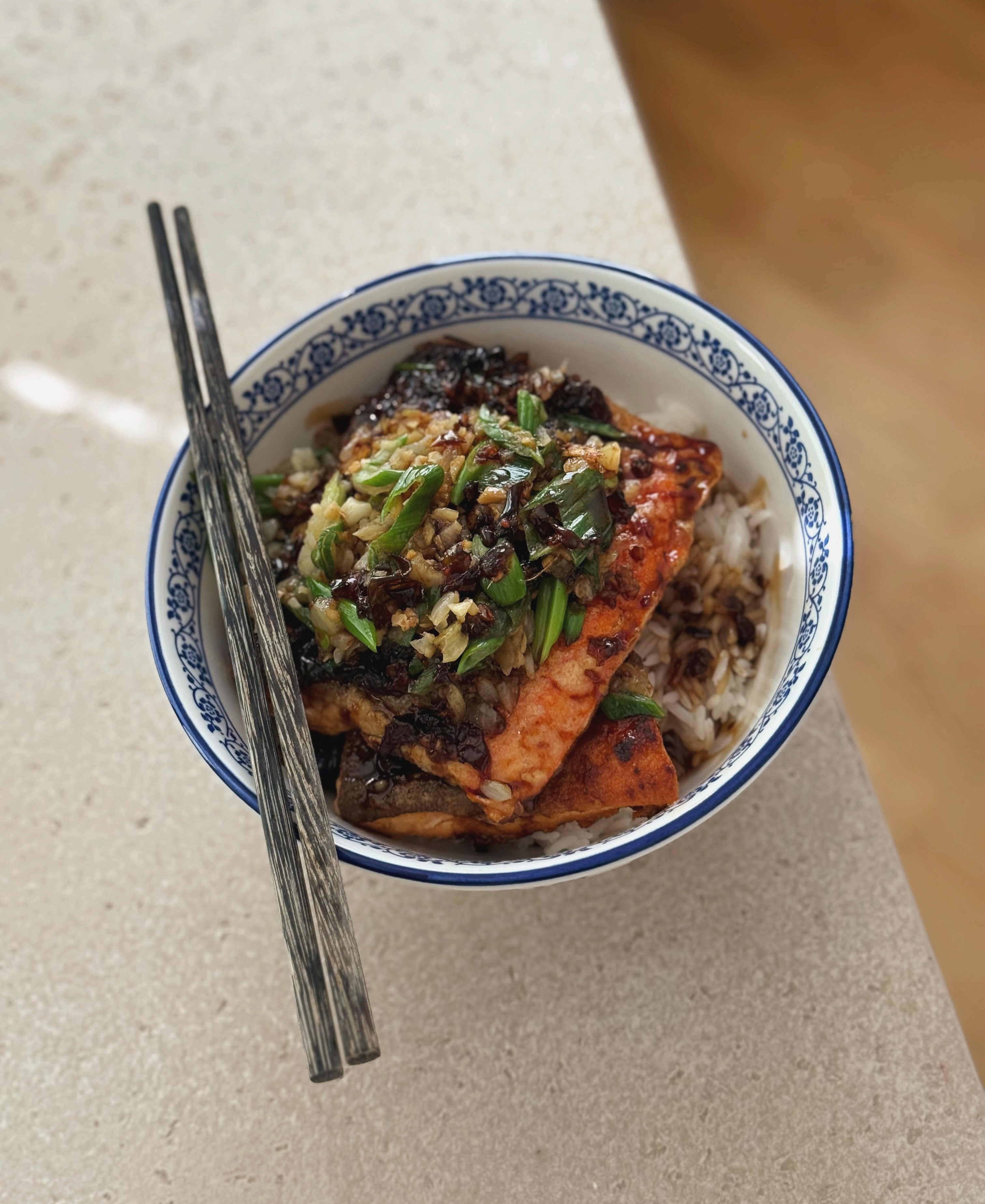 Hokkyoku Iwana donburi (röding)